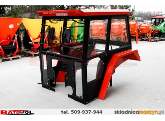 Kabina C-330 LUX metalowe błotniki kanciaste SZEROKA KOMFORTOWA